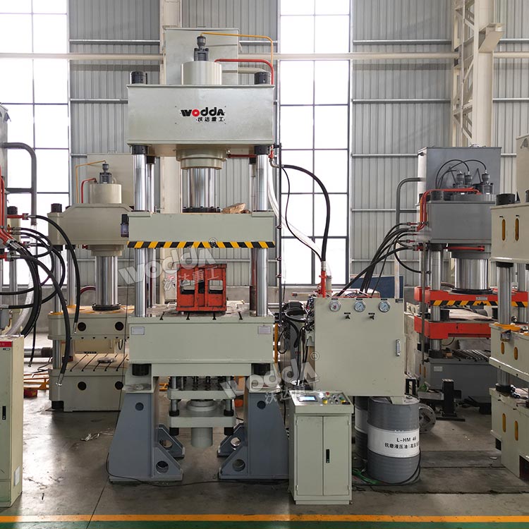 315噸三梁四柱液壓機(jī)(液壓墊) 315噸三梁四柱液壓機(jī)(液壓墊)