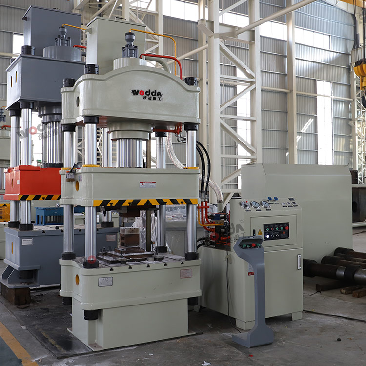 200噸四柱液壓機(jī)車間實(shí)拍 200噸四柱液壓機(jī)車間實(shí)拍