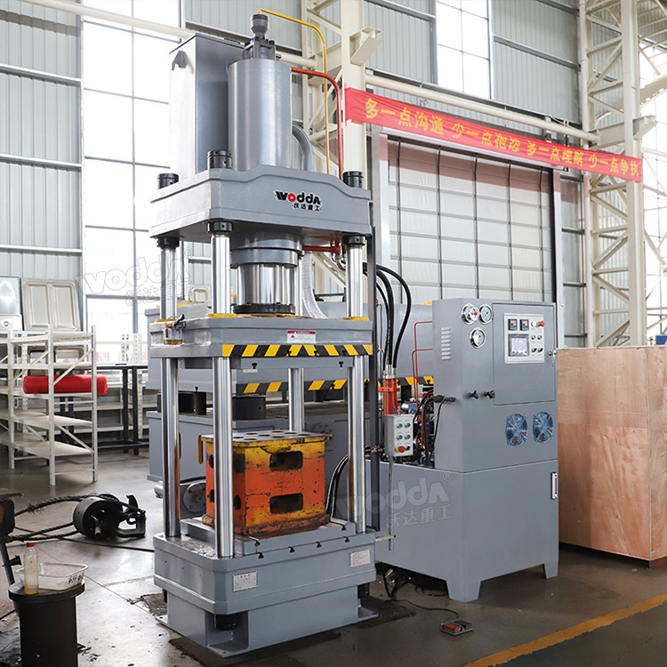 200噸三梁四柱液壓機(jī) 200噸三梁四柱液壓機(jī)