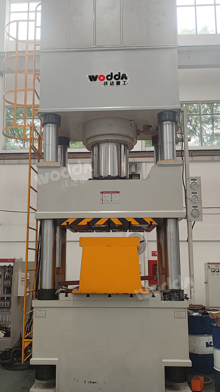 800噸冷擠壓成型液壓機客戶現場 800噸冷擠壓成型液壓機客戶現場